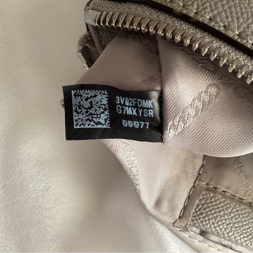 Michael Kors ‘Charlotte’ Saffiano Leather Tote - Picture 14 of 15